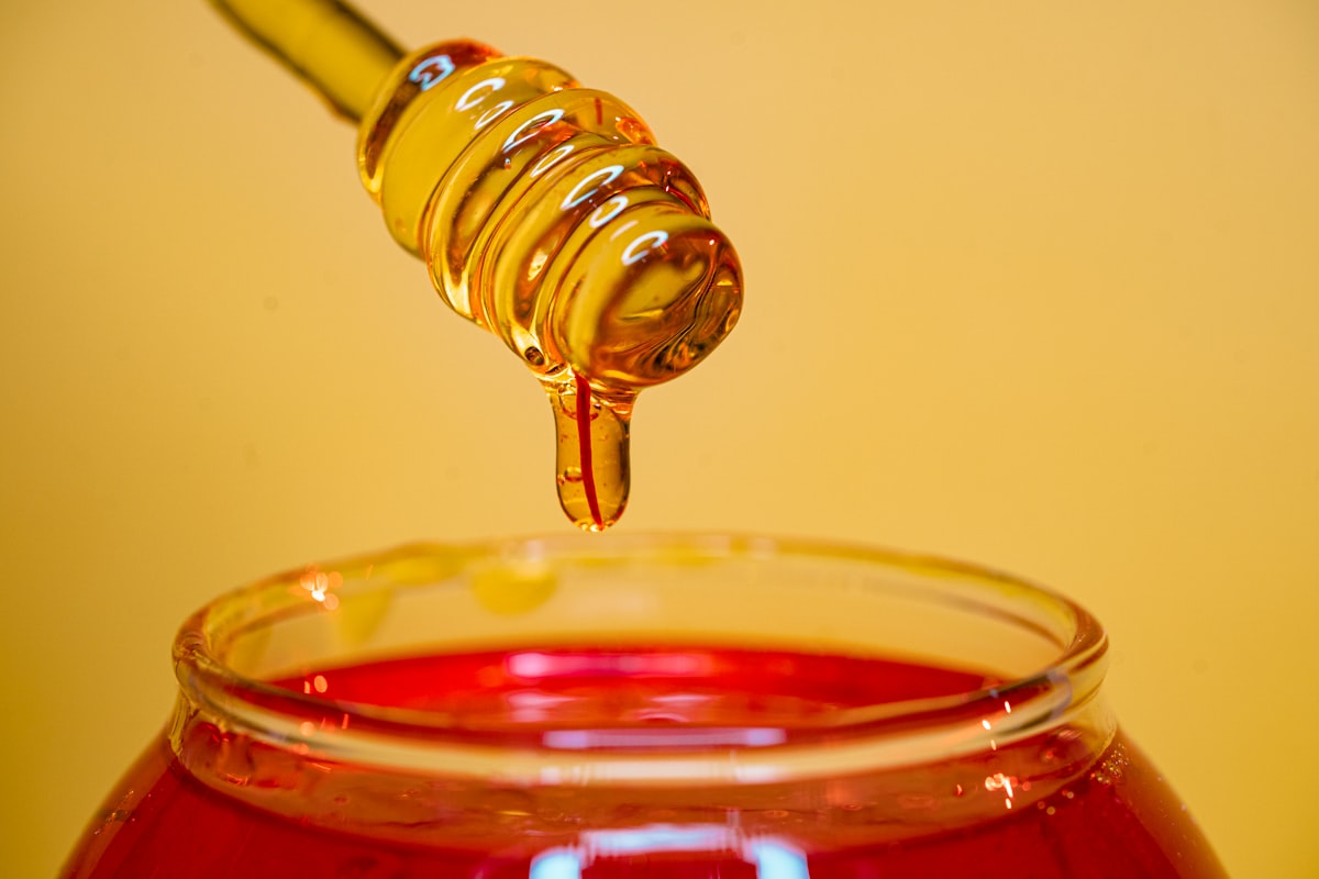 Madu alami dan produk lebah